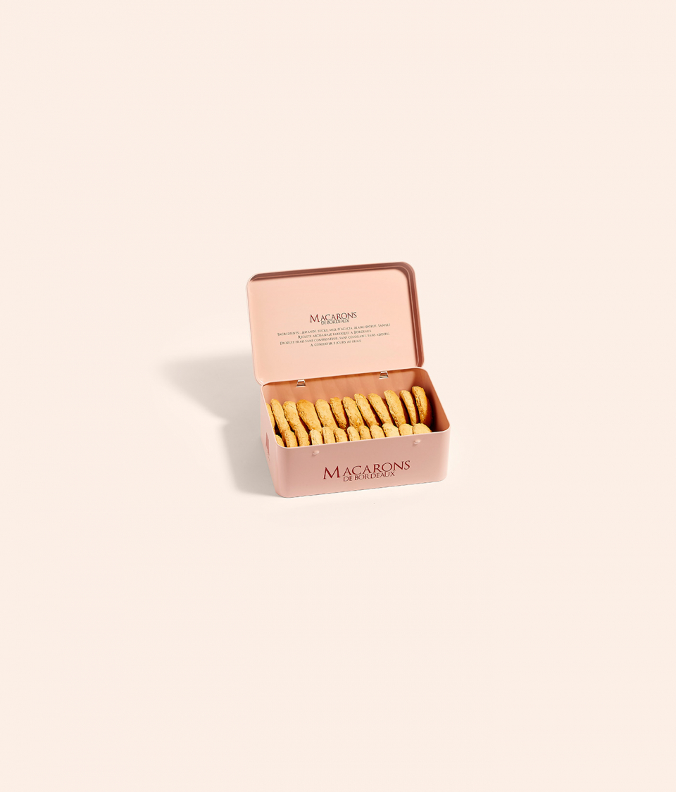 Metal box & 24 Bordeaux's Macaron