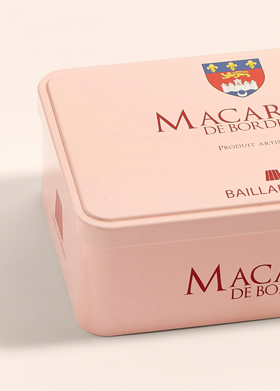 Boîte en métal rose