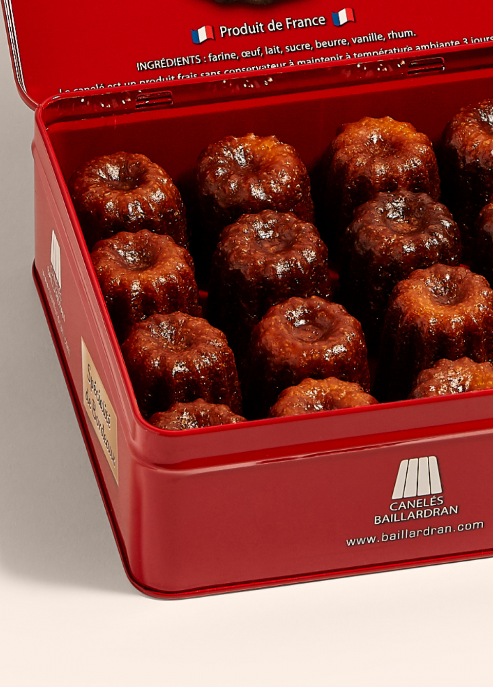 Boîte métal & 16 canelés moyens