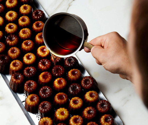 16 mini moules à canelés et boite métal - Baillardran